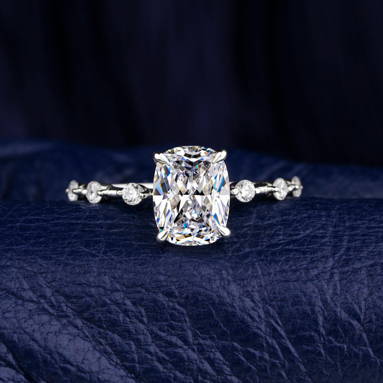 Orgoglioso B - Ring with Diamonds - Rectangular Cut